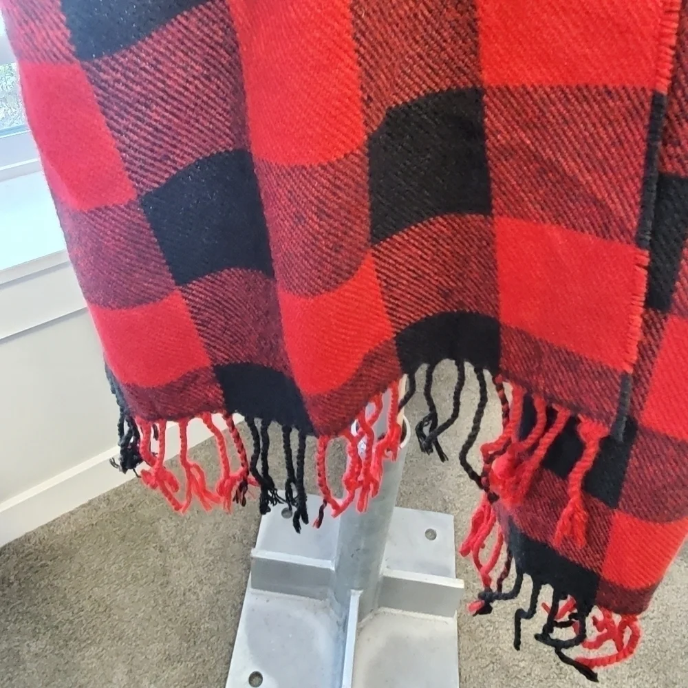 NWT OLD NAVY RED & BLACK BUFFALO PLAID SCARF LONG CHRISTMAS FESTIVE WOMEN OS
